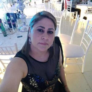 Meet your Posher, Yoli